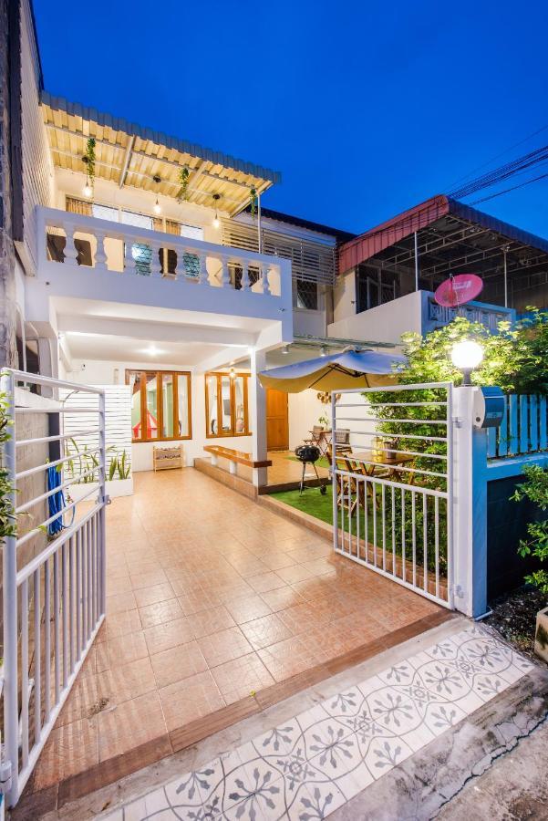 White Beach House Hua Hin 20 Second To The Beach Exterior foto